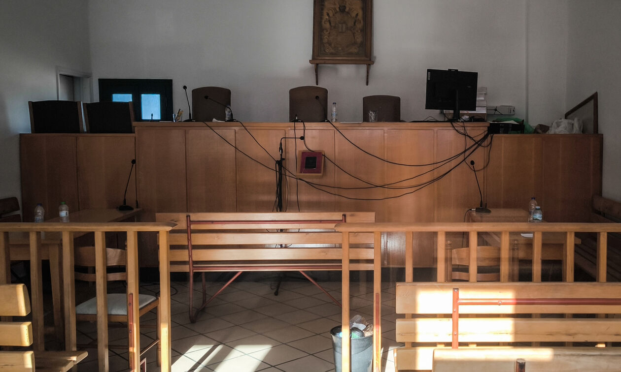 Έγκλημα στη Λάρισα: Στο Δικαστικό Μέγαρο ο 21χρονος δράστης