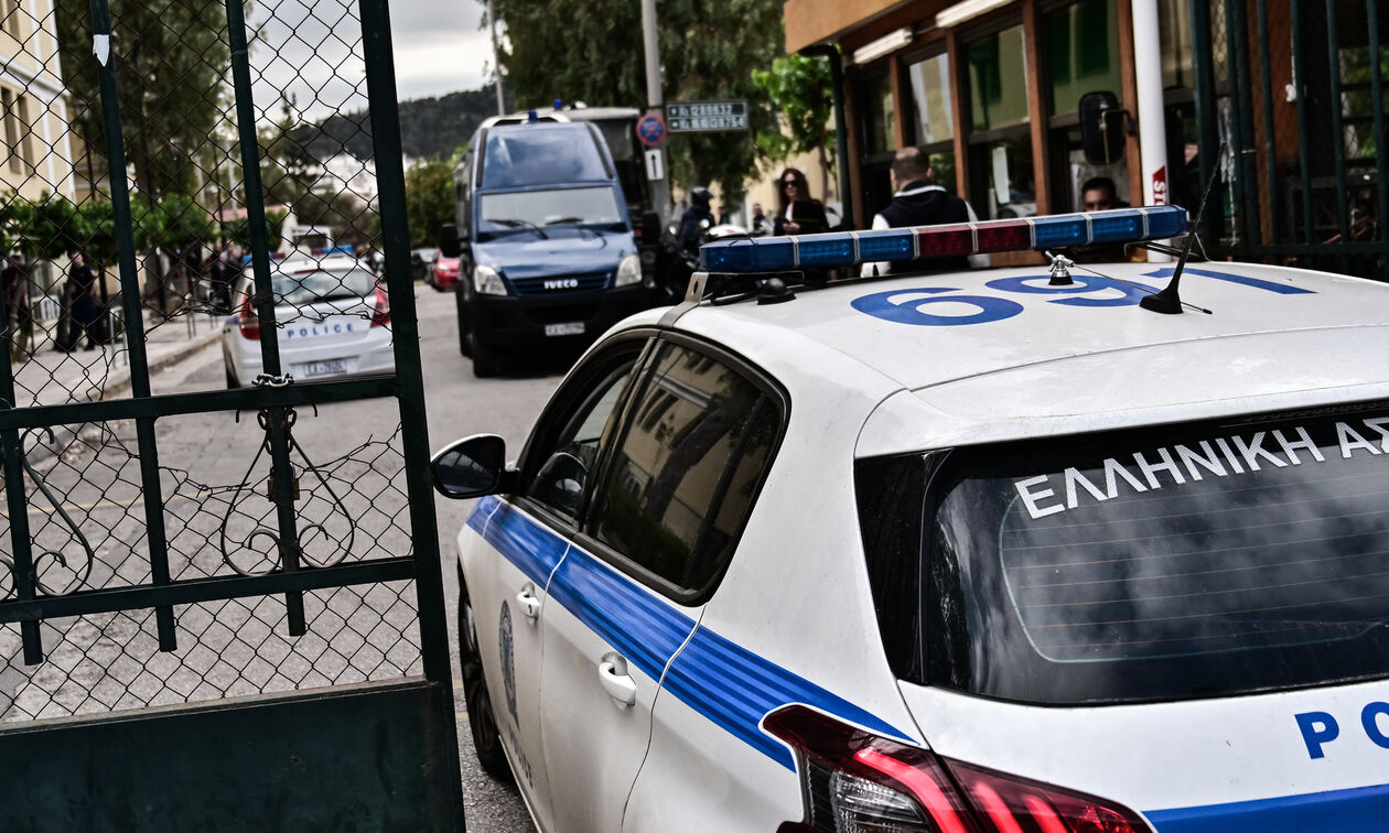 Ποινική δίωξη στους έξι συλληφθέντες για την επίθεση στη Νομική Αθηνών