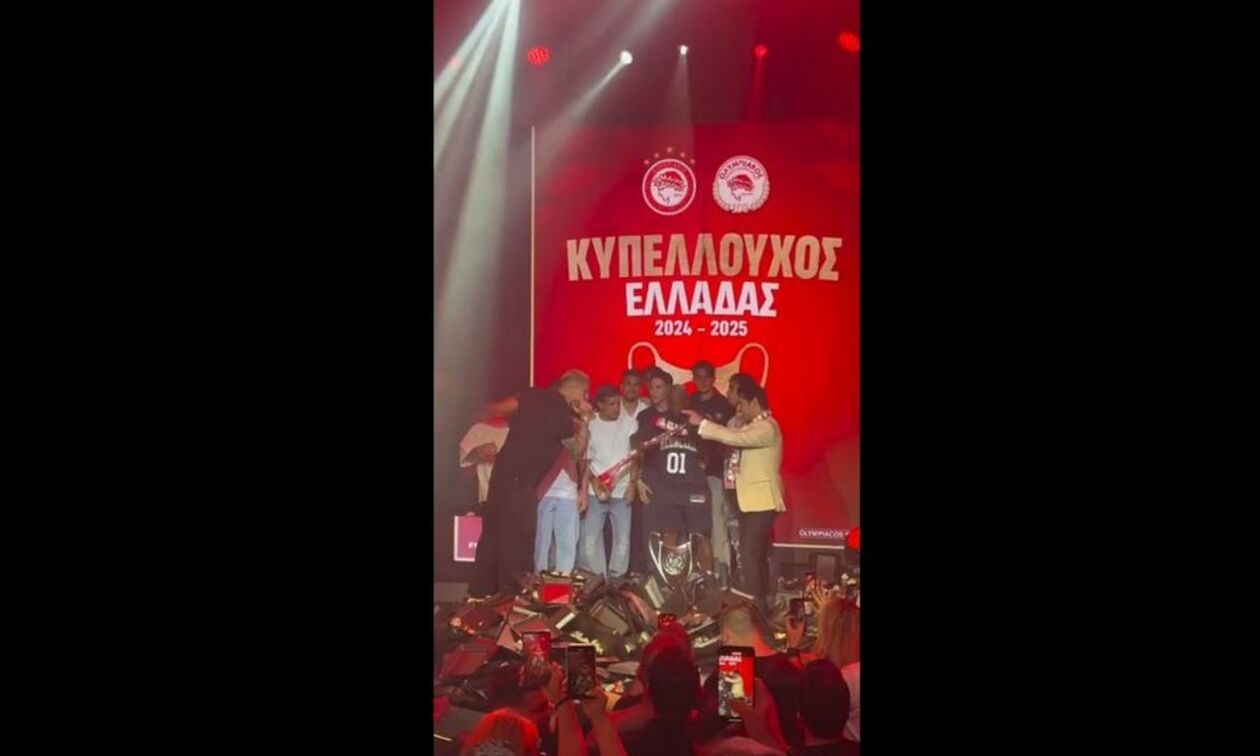 Ολυμπιακός: Γιόρτασε στον Ιακωβίδη την κατάκτηση του Κυπέλλου (vid)