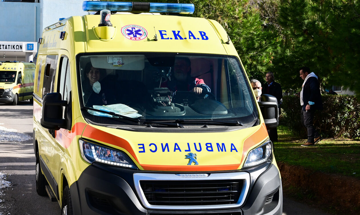 Τροχαίο στην Ποσειδώνος: Ταξί έπεσε πάνω σε απορριμματοφόρο - Ένας τραυματίας