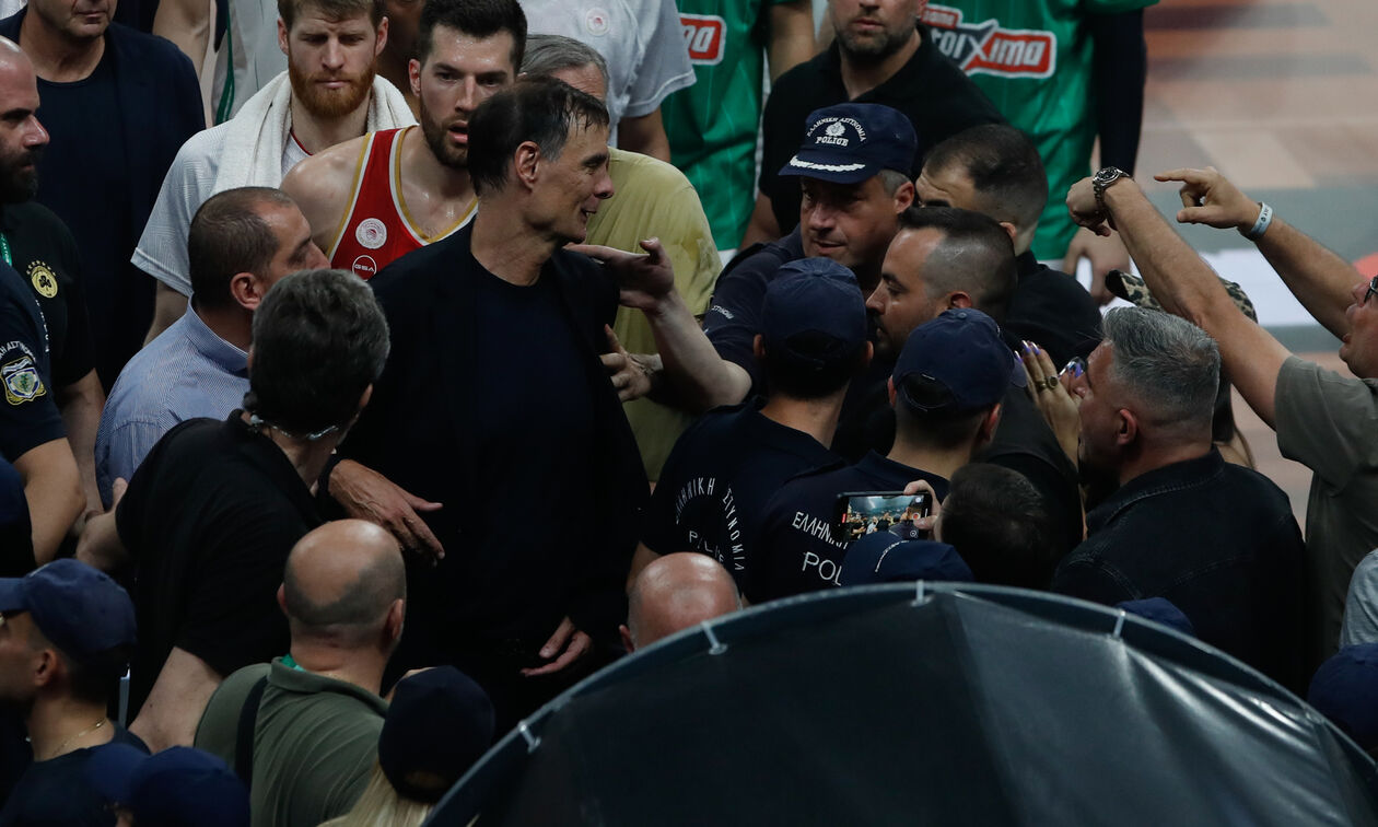 Η ΚΑΕ Παναθηναϊκός καταγγέλλει τον Γιώργο Μπαρτζώκα για εξύβριση των court seats