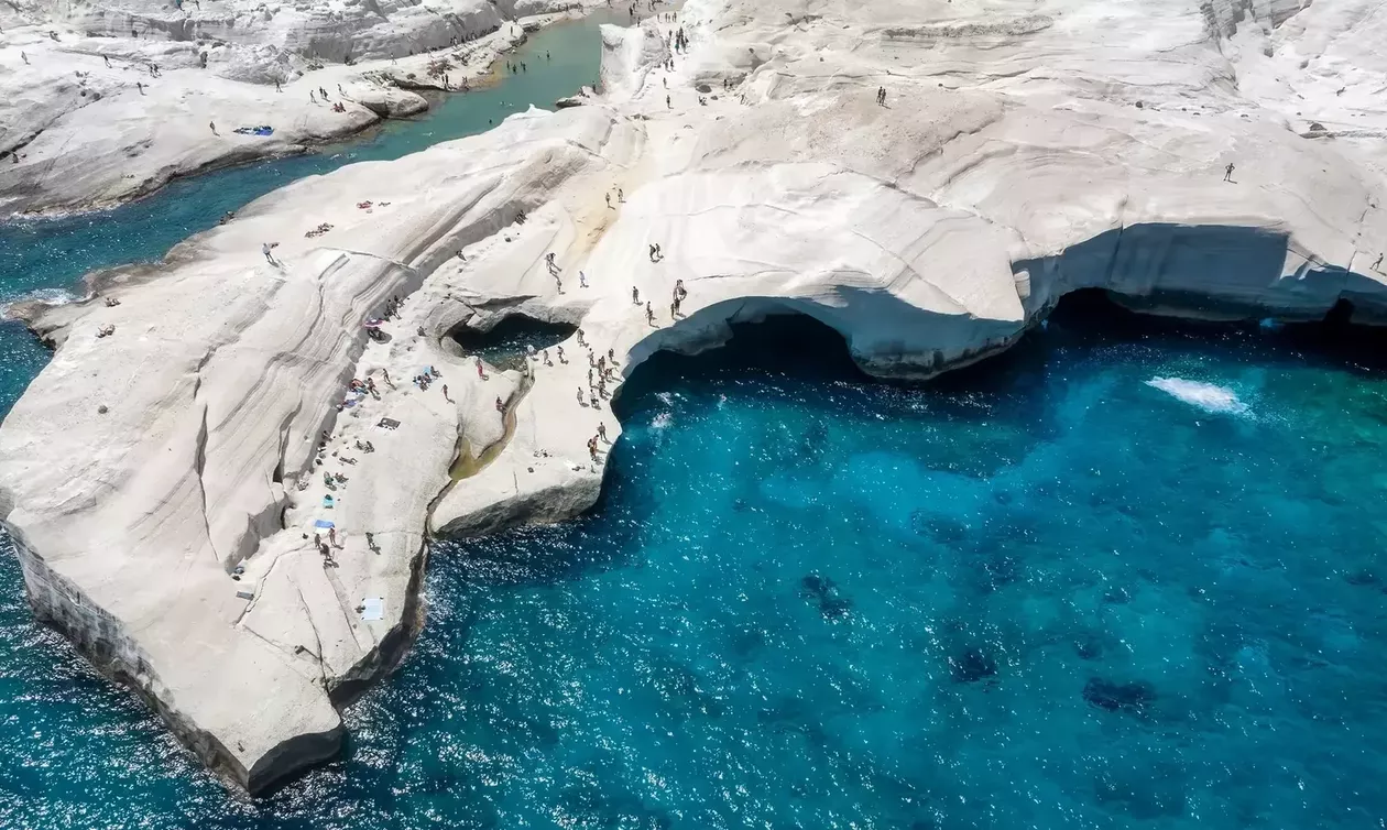 Ποια ελληνική παραλία μπήκε στη λίστα του Lonely Planet με τις καλύτερες του κόσμου!