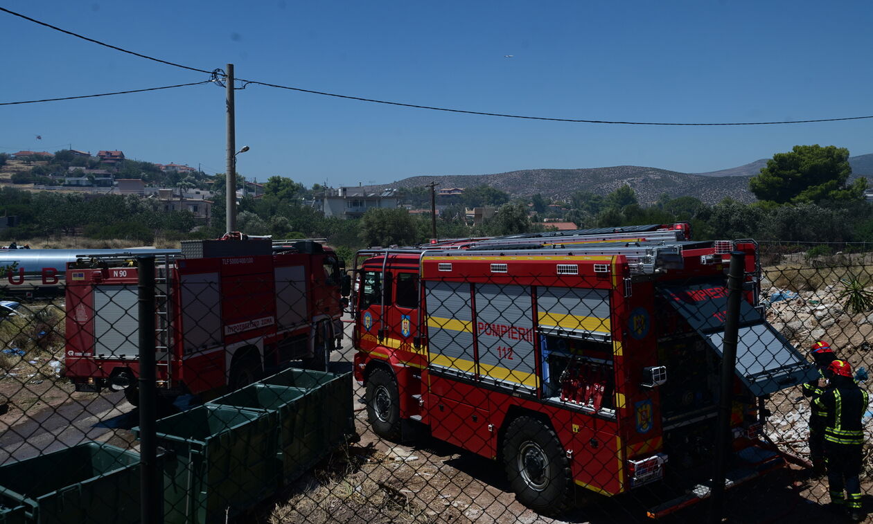 Φωτιά στο Κορωπί κοντά στην Αττική Οδό
