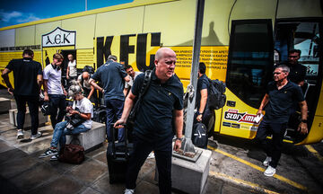 AEK: Έφτασε στην Κύπρο και αποθεώθηκε