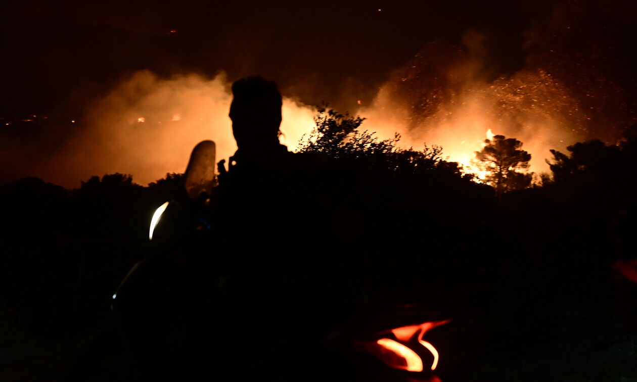 Φωτιά στην Κερατέα: Ανεξέλεγκτος ο πύρινος εφιάλτης, βρέθηκε γκαζάκι στον Άγιο Νικόλαο