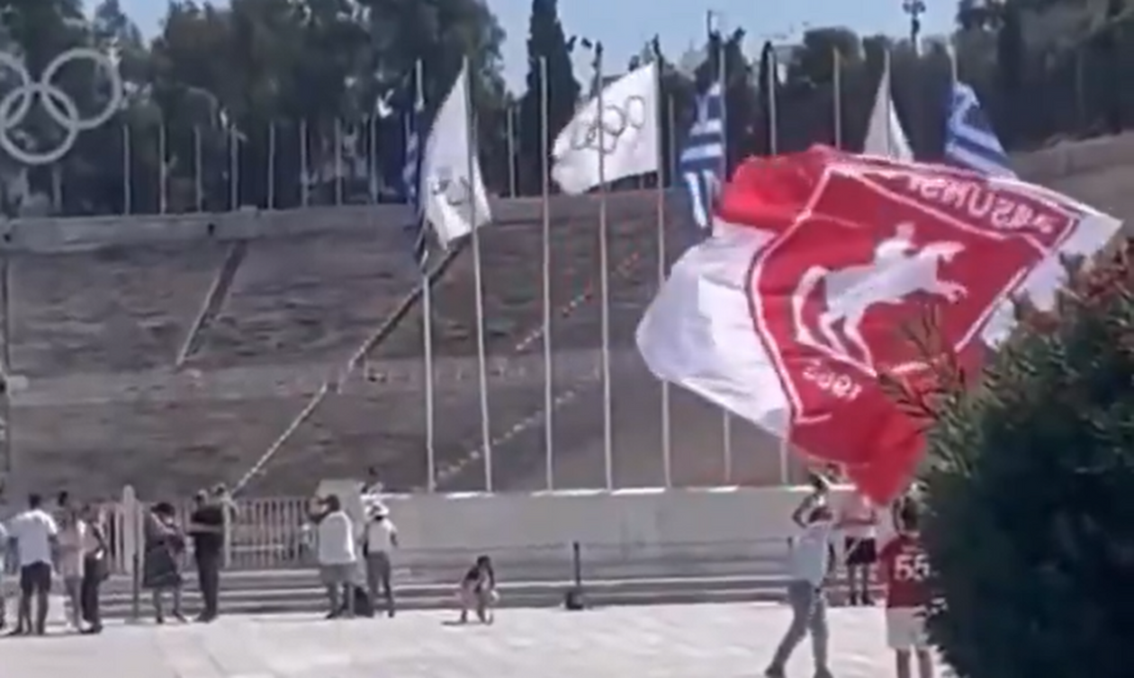 Οπαδός της Σαμσουνσπόρ ανέμιζε της ομάδας του στο Καλλιμάρμαρο
