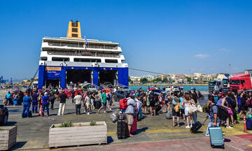 «Blue Star Mykonos»: Απέπλευσε μετά την άρση της απαγόρευσης απόπλου