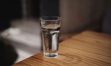 Έχετε στρες; Πρέπει να πίνετε περισσότερο νερό