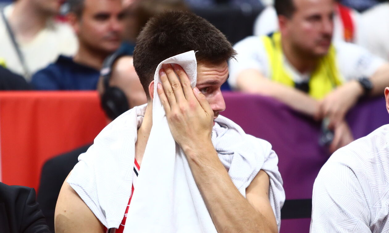 Eurobasket 2025: Ο Πετρούσεφ έριξε μπουνιά σε αντίπαλο και αποβλήθηκε (vid)