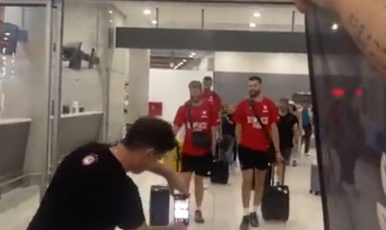 Ολυμπιακός: Η άφιξή του στην Κύπρο (vid)