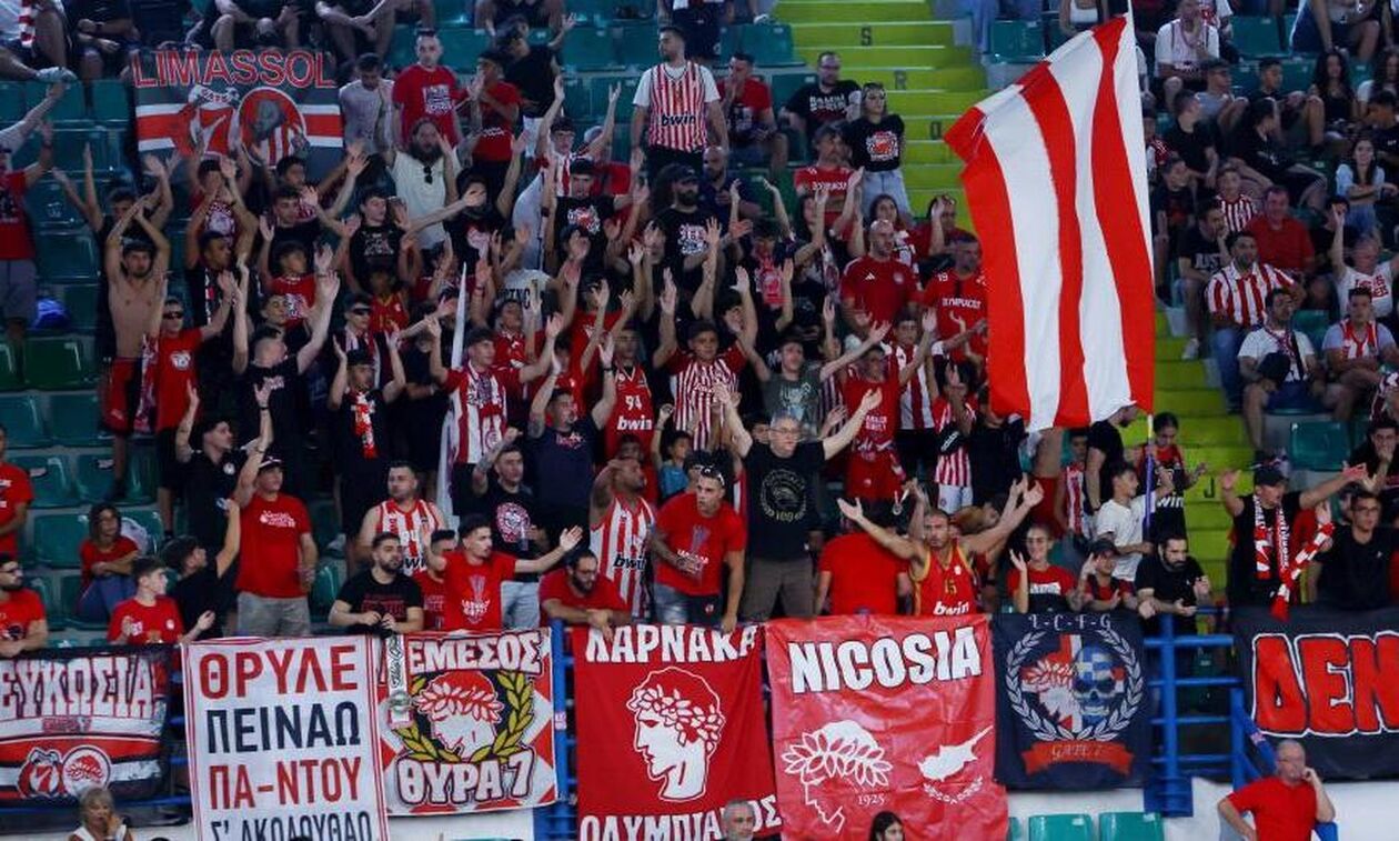 Ολυμπιακός: Κοκκίνισε... το «Τάσσος Παπαδόπουλος Ελευθερία» (pics)