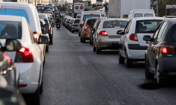 Κίνηση: Ουρές χιλιομέτρων στον Κηφισό 