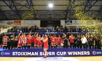 Η απονομή του πρώτου τροπαίου της σεζόν στον Ολυμπιακό (vids, pics)