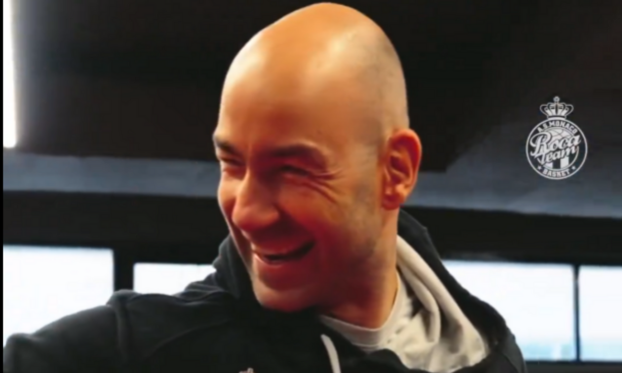 Έφτασε στο ΣΕΦ η Μονακό - Οι αγκαλιές και τα γαλλικά του Σπανούλη (vid)