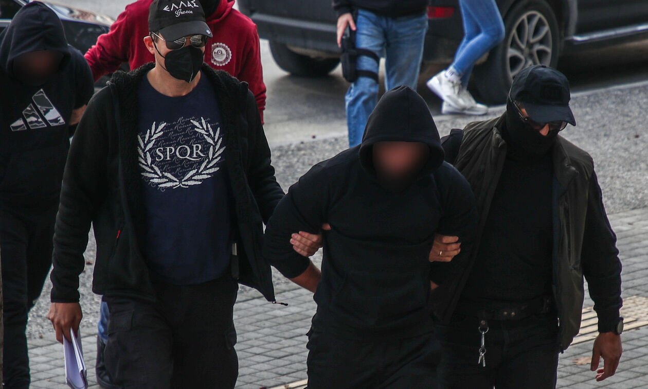 Στην Εισαγγελία Εφετών Θεσσαλονίκης οι δύο συλληφθέντες για τον φόνο Δημοσθένους