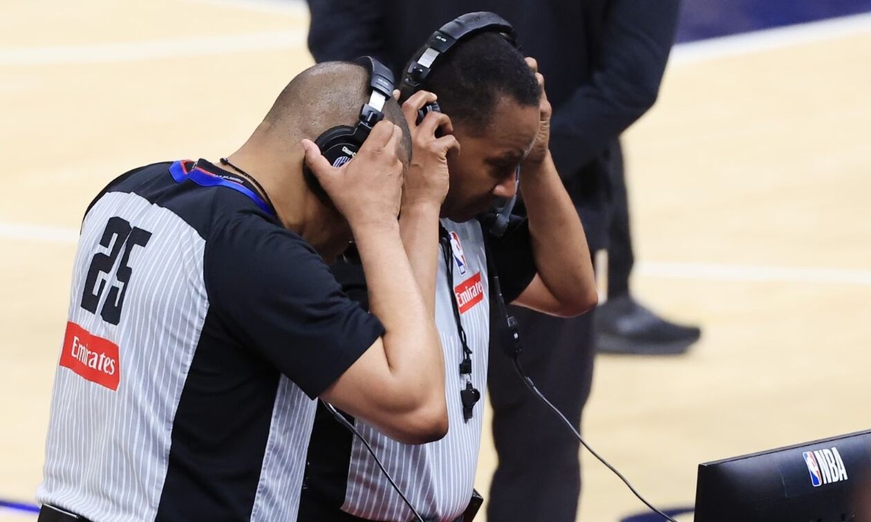 NBA: Οι διαιτητές θα είναι εξοπλισμένοι με ακουστικά!