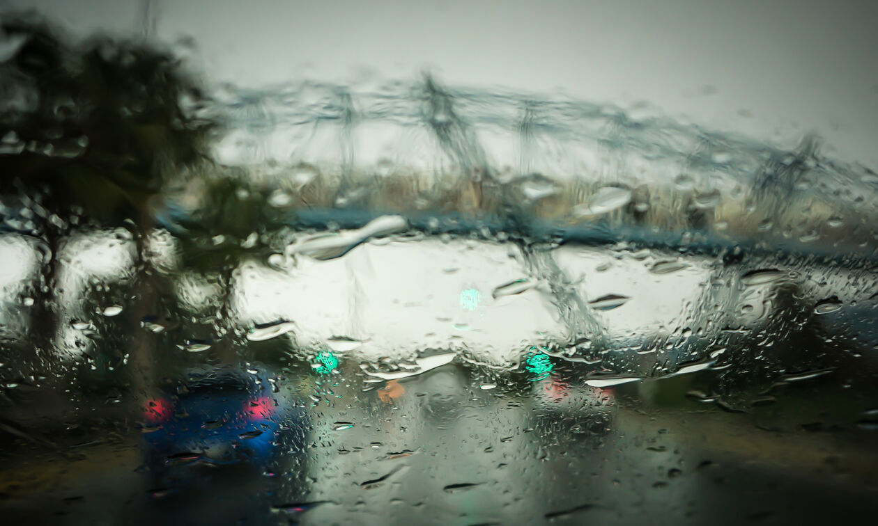 Καιρός: Αυξημένες νεφώσεις και βροχές σήμερα Κυριακή