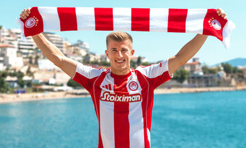 Κοστίνια: «Νιώθω μεγάλη περηφάνεια που ανανέωσα με τον Ολυμπιακό»