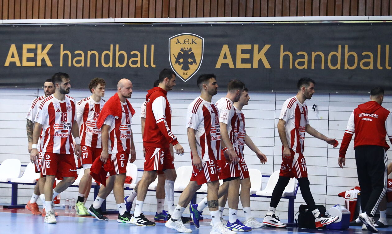 Χάντμπολ: Διακοπή στο ντέρμπι, αποχώρησε ο Ολυμπιακός για υβριστικά συνθήματα οπαδών της ΑΕΚ