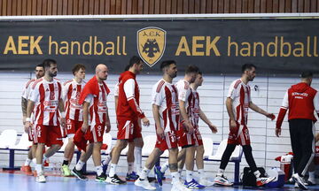 Χάντμπολ: Διακοπή στο ντέρμπι, αποχώρησε ο Ολυμπιακός για υβριστικά συνθήματα οπαδών της ΑΕΚ