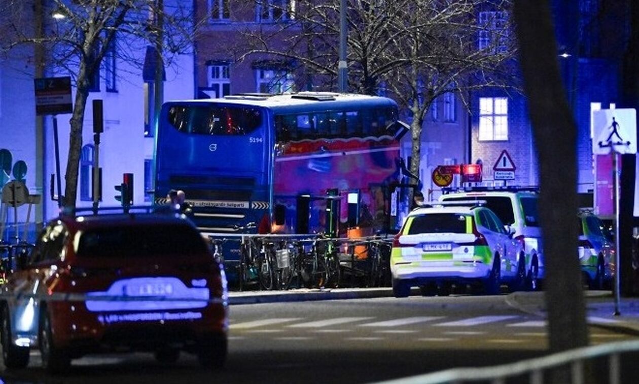 Σουηδία: Νεκροί και τραυματίες με λεωφορείο να πέφτει σε στάση 