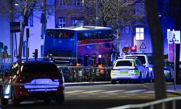 Σουηδία: Νεκροί και τραυματίες με λεωφορείο να πέφτει σε στάση 