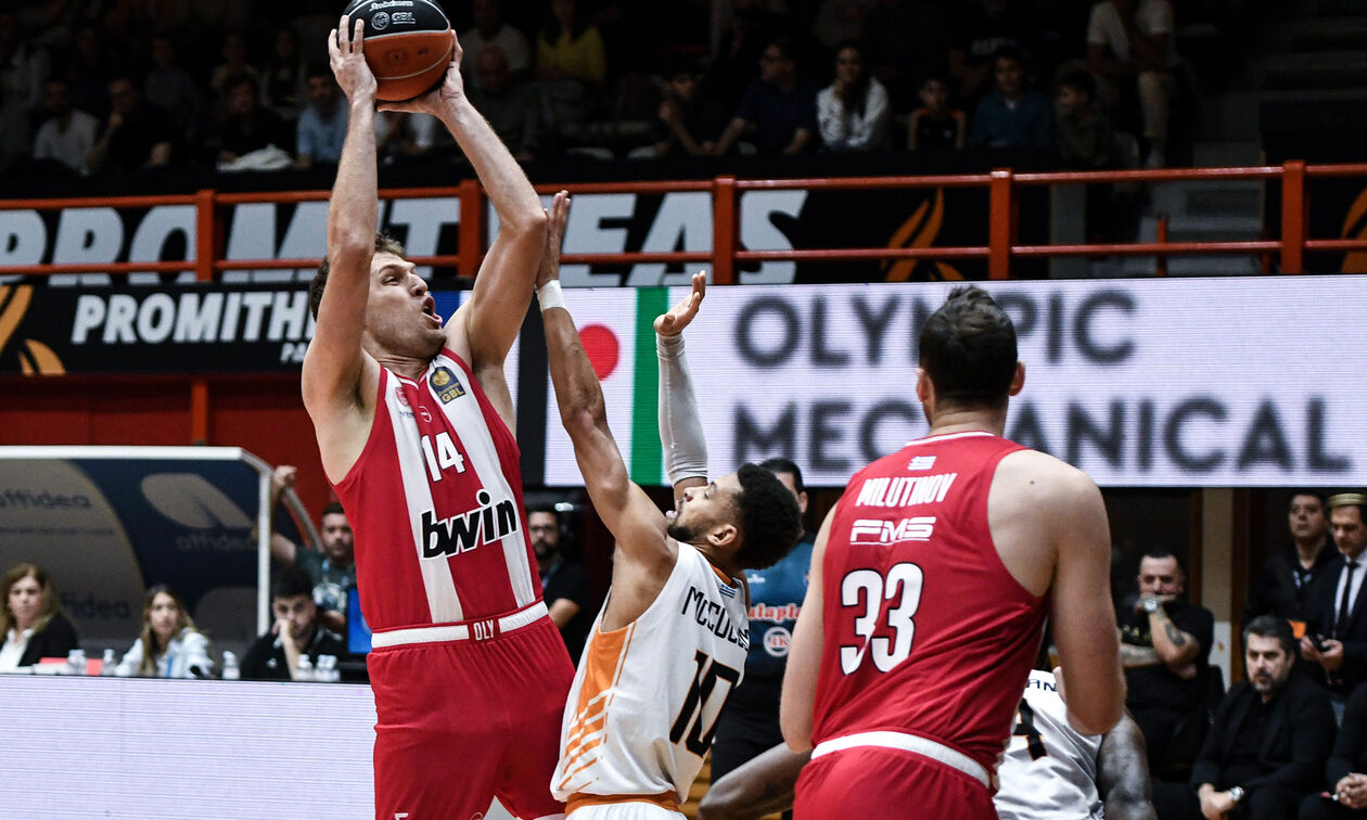 Βεζένκοφ: «Θα συνεχίσω να παίρνω αυτά τα σουτ, να προσέχει τι λέει ο κόσμος»