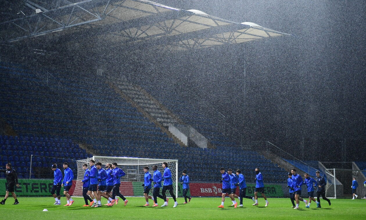 Εθνική: Προπόνηση με βροχή, αλλαγές ο Γιοβάνοβιτς
