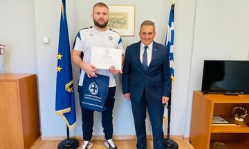 Πάλη: Ορκίστηκε Έλληνας ο Αζαμάτ Χοσόνοβ