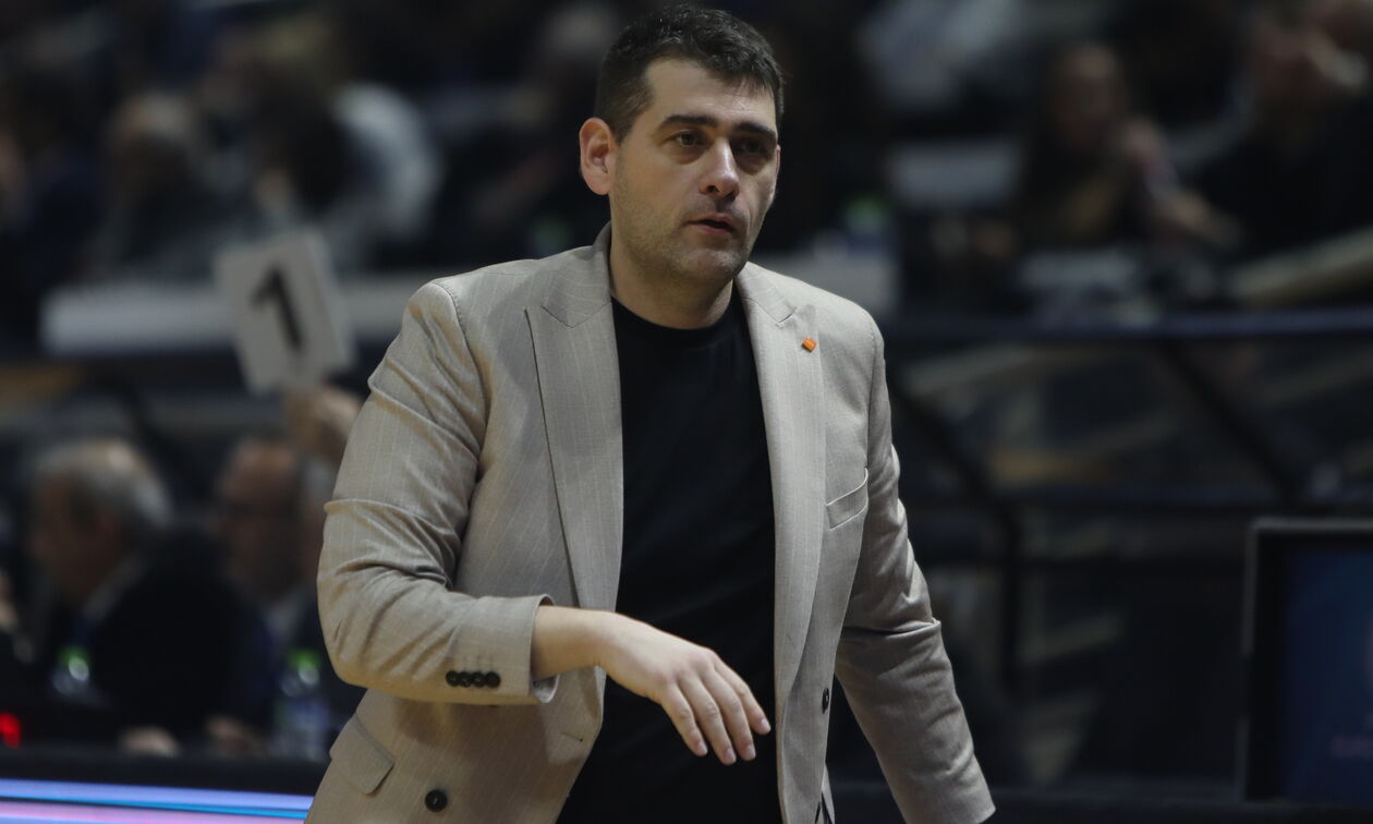 Παπάζογλου: «Το παιχνίδι κρίθηκε από 2-3 κακά σφυρίγματα»