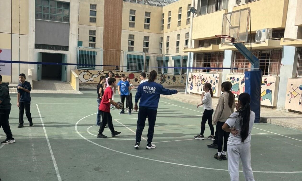 Οι ομοσπονδιακοί προπονητές Ρουσάκης και Γκόγκου στο 8ο Δημοτικό Αθηνών