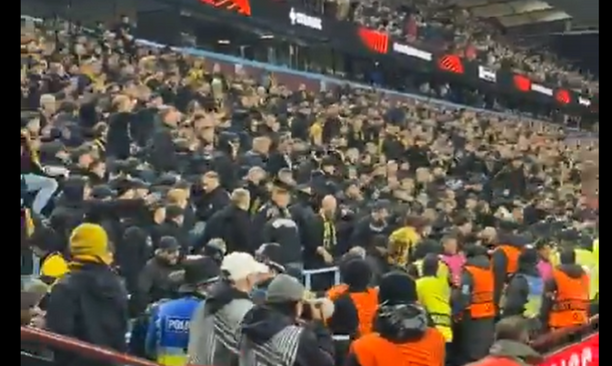 Επεισόδια στο Άστον Βίλα-Γιουνγκ Μπόις