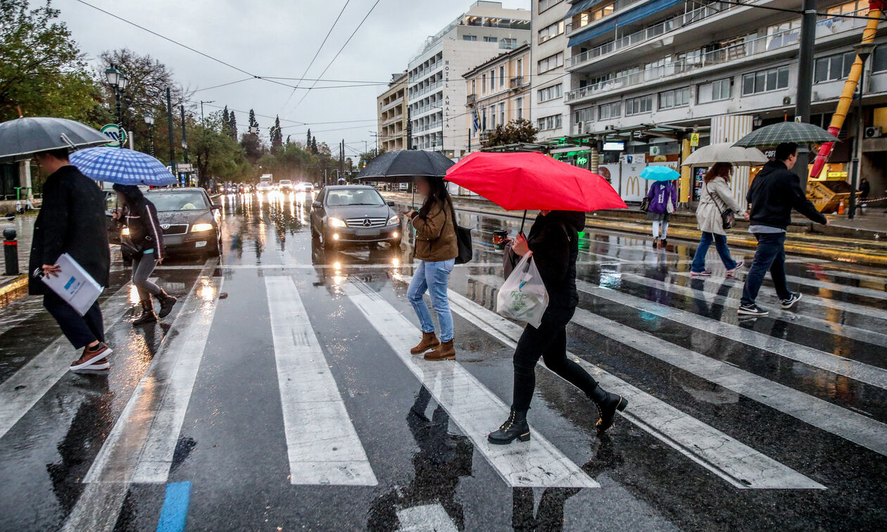 Καιρός: Ισχυρές βροχές και καταιγίδες σε ανατολικό Αιγαίο και Δωδεκάνησα - Βουτιά του υδραργύρου