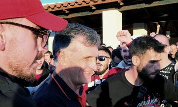 Ολυμπιακός: Αποθέωση στην Σύρο κατά την άφιξη της αποστολής (pics) 