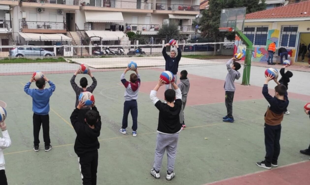 Οι ομοσπονδιακοί προπονητές Κουτουνίδης, Γαβαλά και Αραμπατζής στο 3ο Δημοτικό Ευκαρπίας