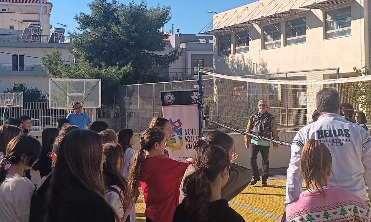 Οι ομοσπονδιακοί προπονητές Μπακοδήμος και Παπανικολάου στο 2ο Γυμνάσιο Αλίμου