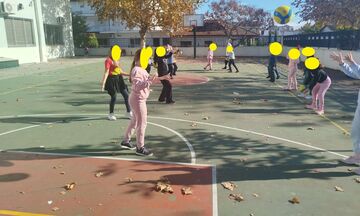 Ο ομοσπονδιακός προπονητής Κώστας Σαρρής στο 17ο Δημοτικό Κατερίνης