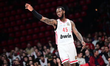 Ολυμπιακός - ΑΕΚ | Τρομερή ασίστ του Παπανικολάου για το κάρφωμα του Χολ! (vid)