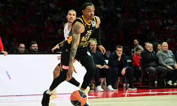 Ολυμπιακός - ΑΕΚ | Ο Αρμς κάνει αντιαθλητικό φάουλ στον Λι και οι δύο τους γελούν αμέσως μετά (vid)