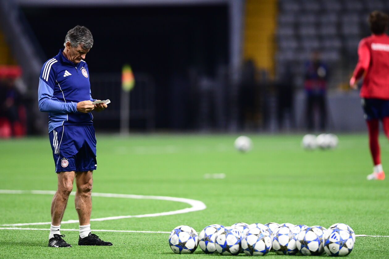 Ολυμπιακός: Το τελείωσε στο «άψε-σβήσε» το θέμα του πλαστικού ο Μεντιλίμπαρ