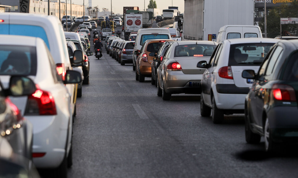 Κίνηση: «Σημειωτόν» οι οδηγοί σε Κηφισό και Αττική Οδό
