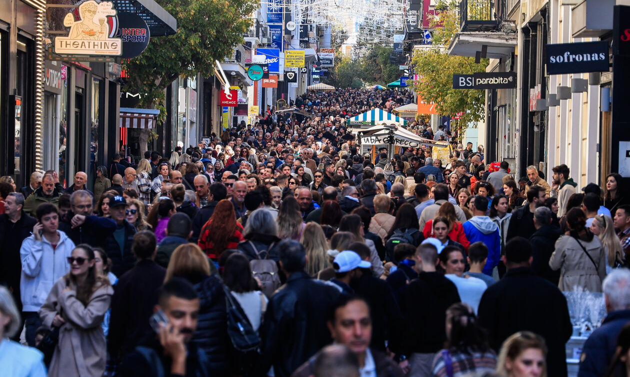 Εορταστικό ωράριο Χριστουγέννων: Ανοιχτά αύριο Κυριακή τα εμπορικά καταστήματα