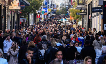 Εορταστικό ωράριο Χριστουγέννων: Ανοιχτά αύριο Κυριακή τα εμπορικά καταστήματα