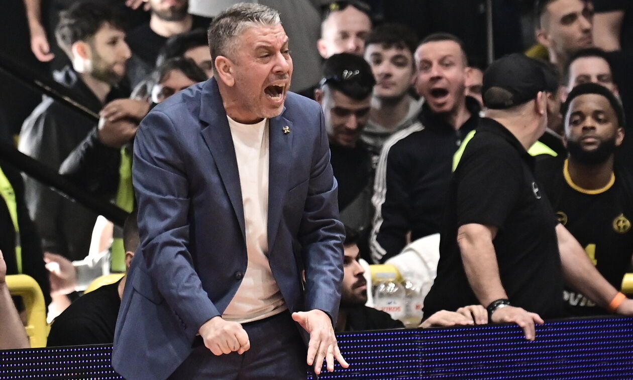 Παπαθεοδώρου: «Το τι έγινε στο β' που δεν έγινε στο α' ημίχρονο, δεν μπορεί να απαντηθεί»