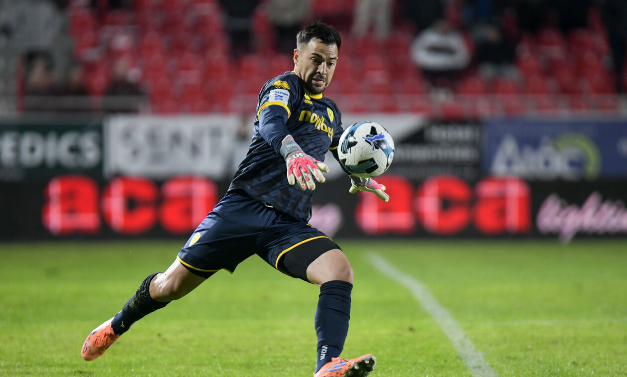 Οπαδοί Παναιτωλικού σε Τσάβες: «Μείνει για πάντα»