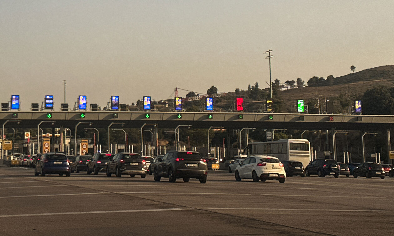 Διακοπή κυκλοφορίας στην Αθηνών – Λαμίας, στα διόδια Αφιδνών: Ξέσπασε φωτιά σε φορτηγό