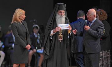 ΠΑΕ Ολυμπιακός: Προσφορά και αγάπη στην Ιερά Μητρόπολη Πειραιά