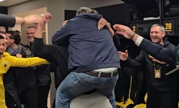 «Πρόεδρε έρχονται Χριστούγεννα»: Χαμός στα αποδυτήρια της ΑΕΚ μετά την πρόκριση (vid)