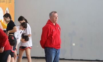 Αράπης: «Οι παίκτριές μου έβγαλαν τρομερά ψυχικά αποθέματα, να τερματίσουμε στην πρώτη τριάδα»