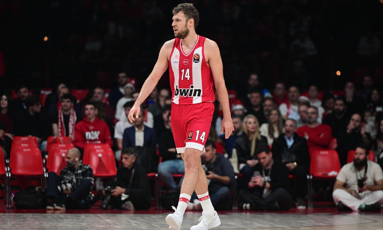 Ολυμπιακός: Κάκωση ο Σάσα Βεζένκοφ